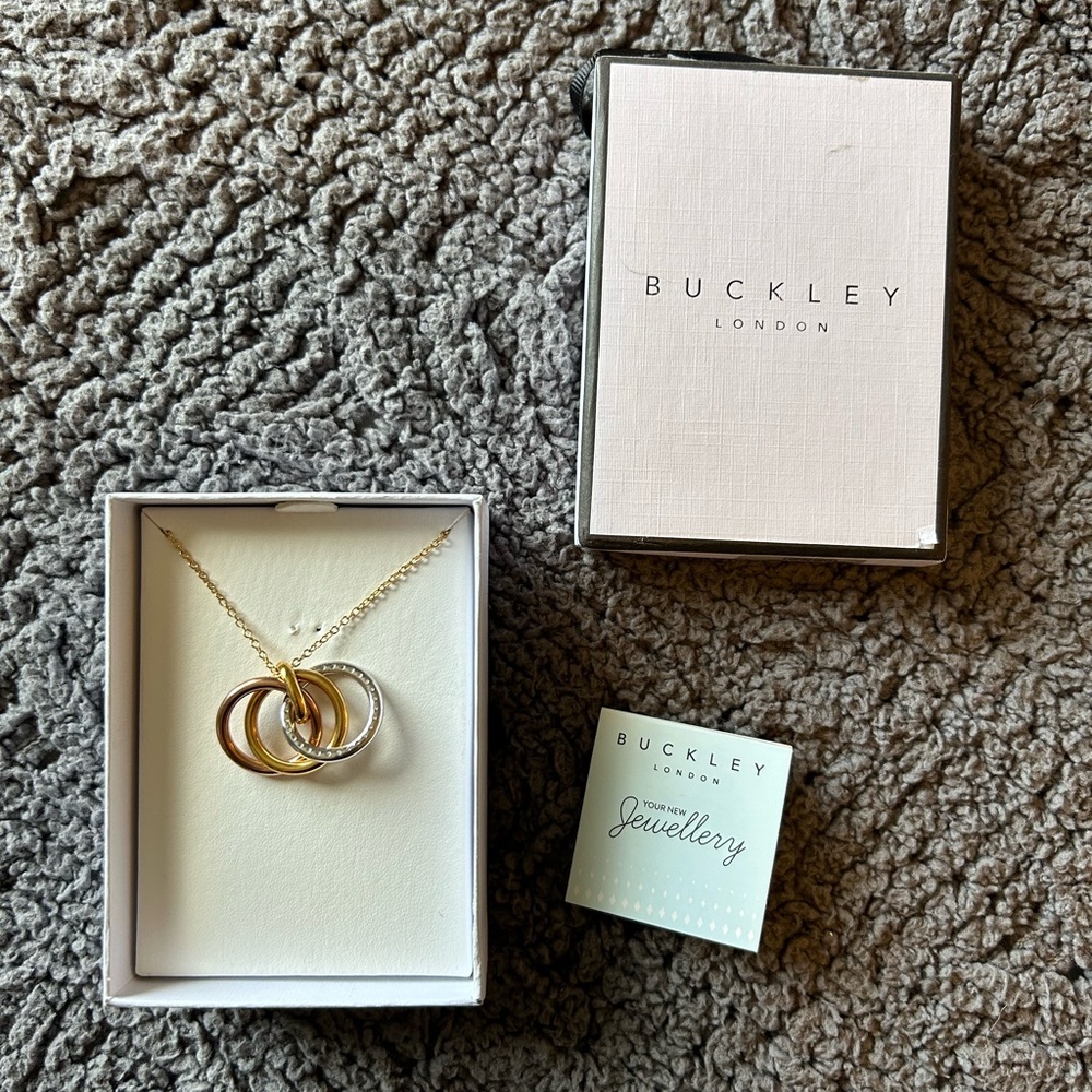 NWT Buckley London Necklace